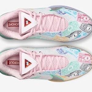 Nike LeBron Monopoly" basketball shoes is limited edition